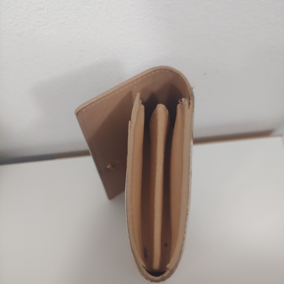 Used Louis Vuitton Monogram Vernis Patent Leather International Wallet - Picture 5 of 8